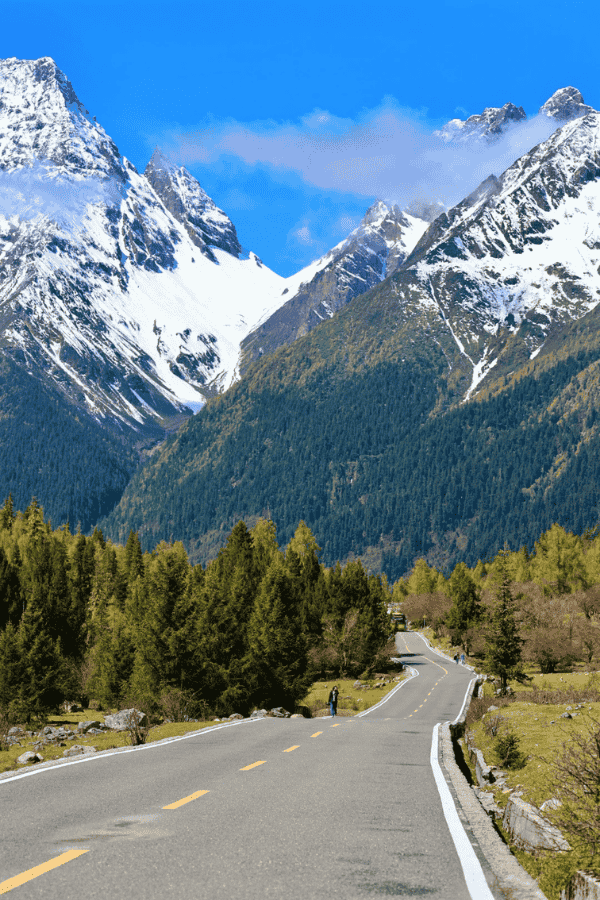 川西最美公路穿越四姑娘山山谷,热门打卡拍摄点